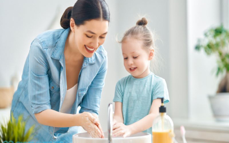 Bật mí 11 cách giúp bé tự giác rửa tay thường xuyên Bật mí 11 cách giúp bé tự giác rửa tay thường xuyên